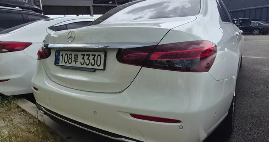 Mercedes-Benz E-Class 
