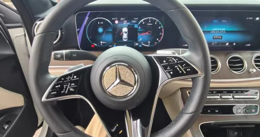 Mercedes-Benz E-Class 