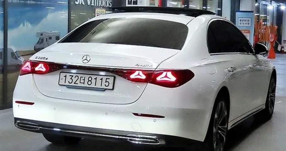 Mercedes-Benz E-Class 