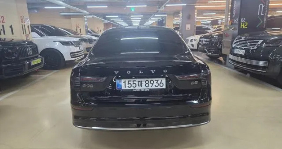 Volvo S90 