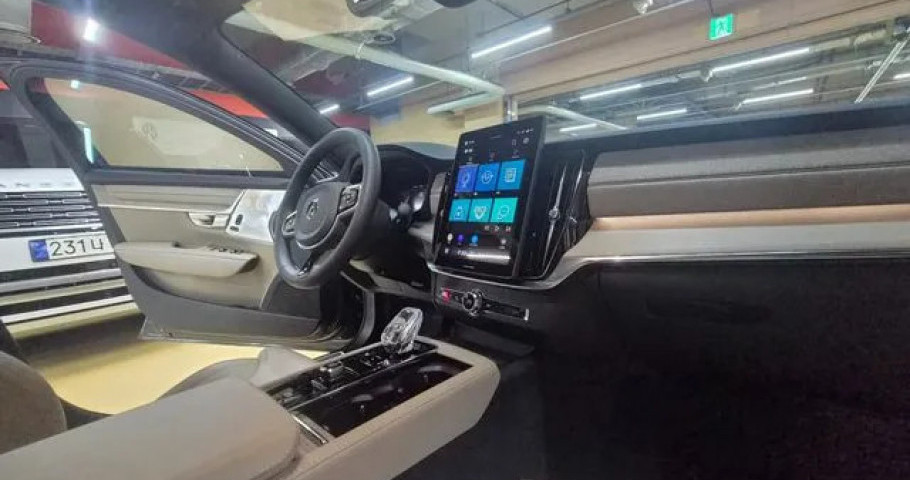 Volvo S90 