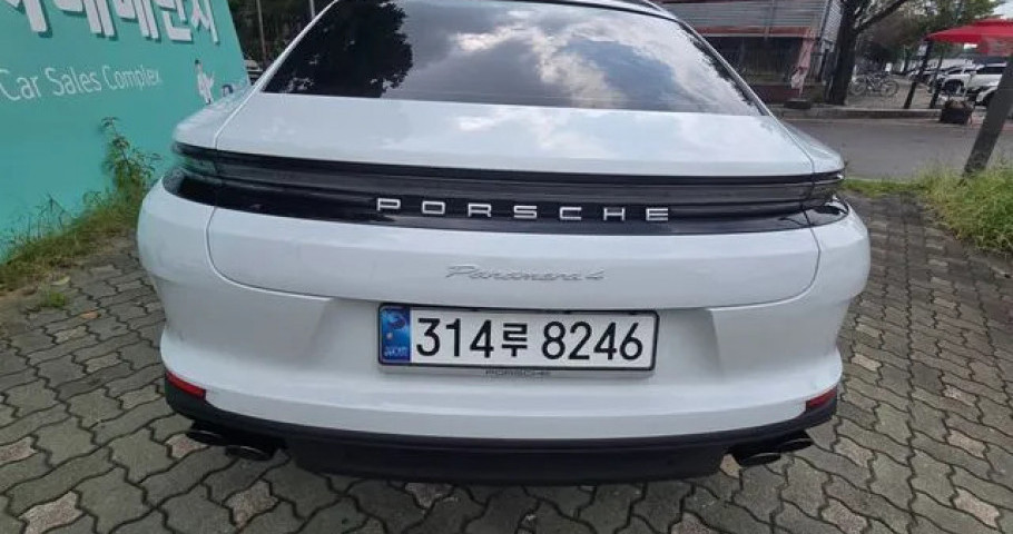 Porsche Panamera 