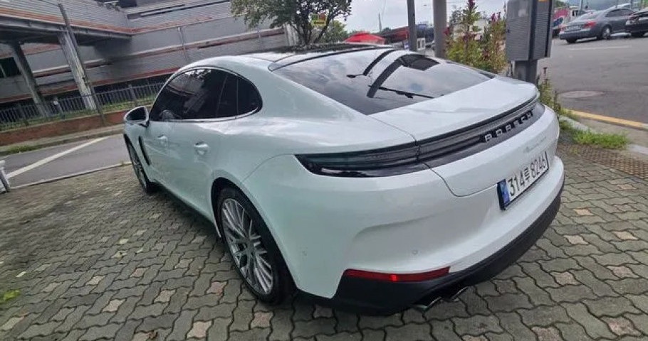 Porsche Panamera 