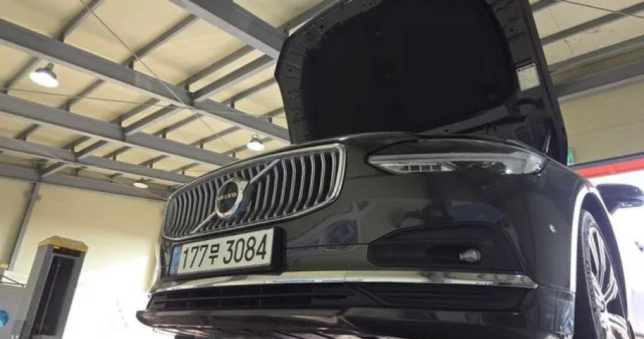 Volvo S90 
