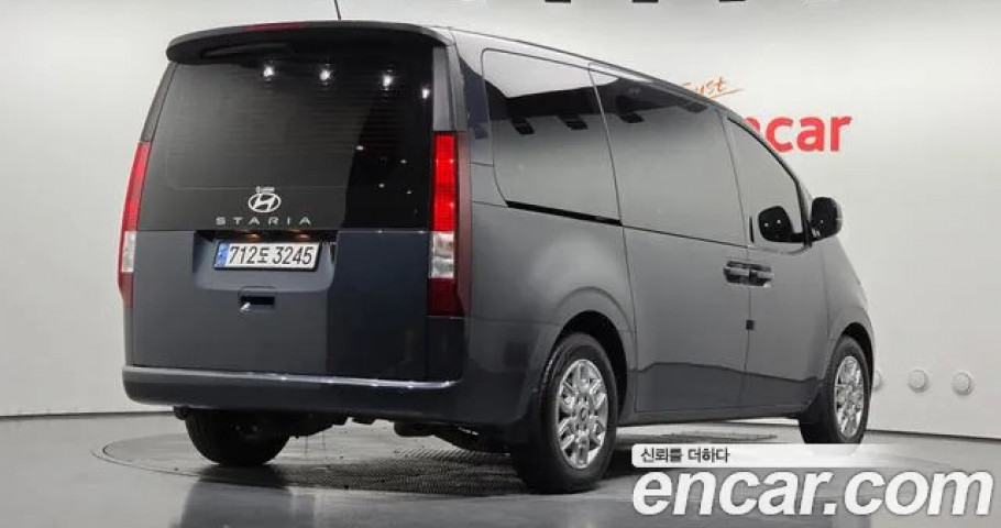 Hyundai Staria 
