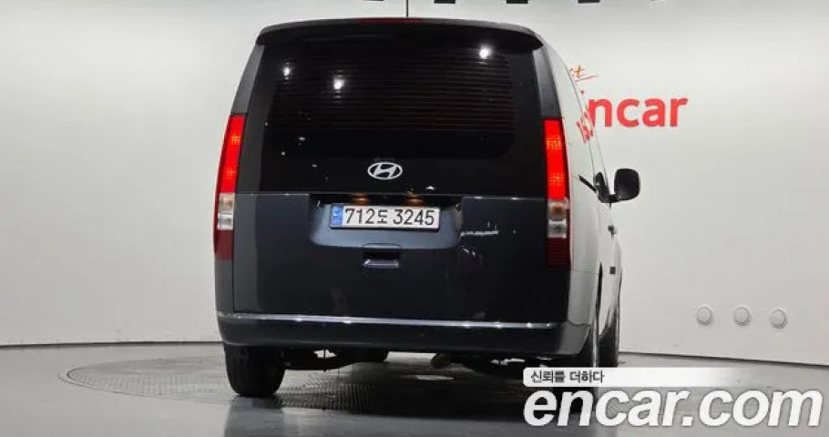 Hyundai Staria 