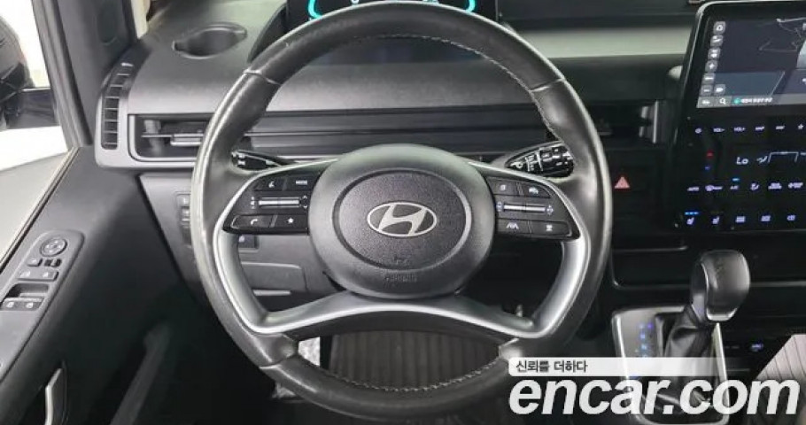 Hyundai Staria 