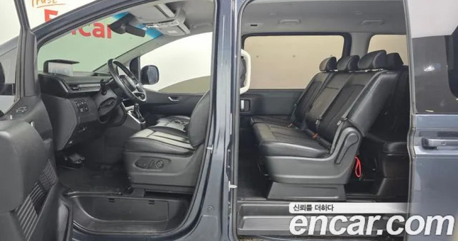 Hyundai Staria 