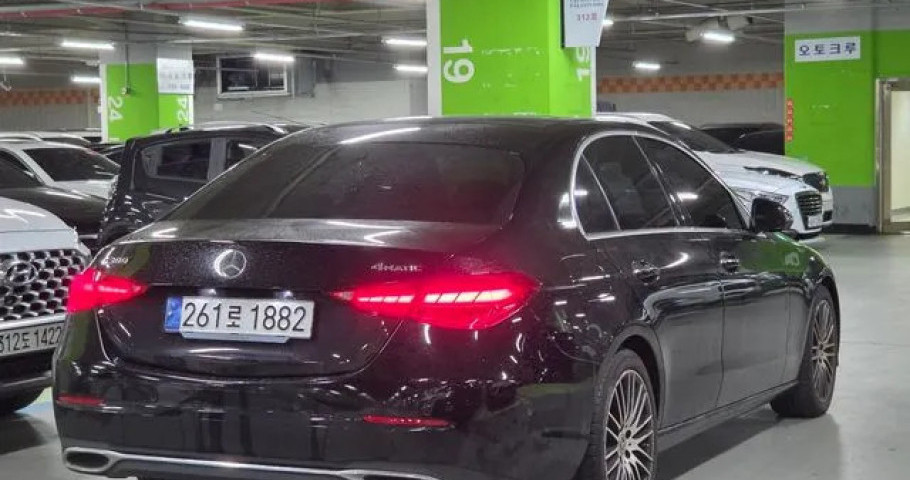 Mercedes-Benz C-Class 