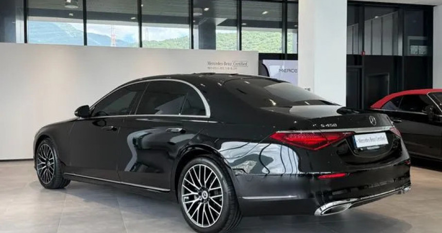 Mercedes-Benz S-Class 