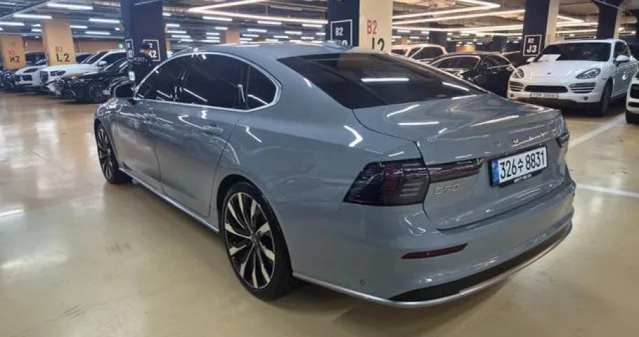 Volvo S90 