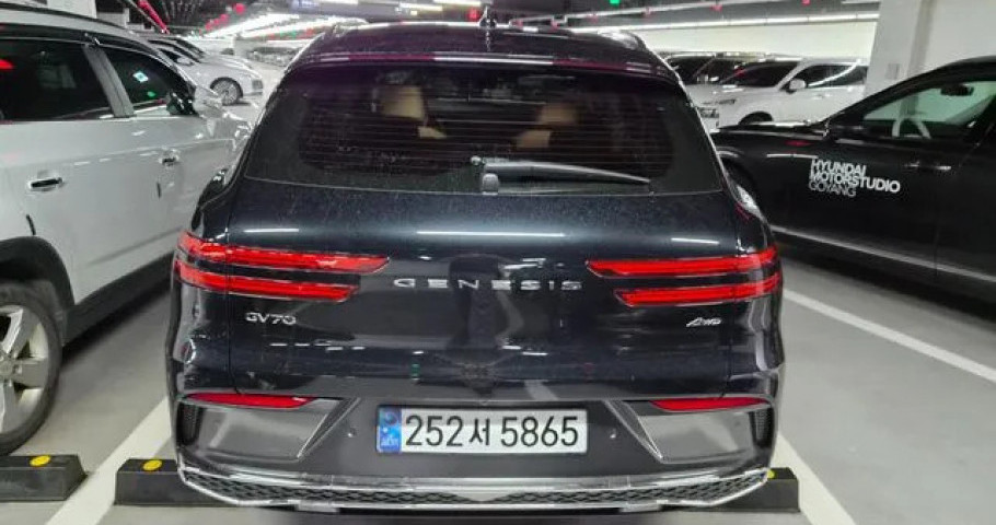 Genesis Gv70 