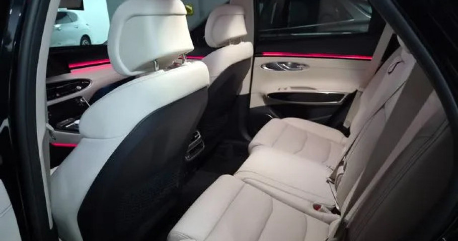 Genesis Gv70 