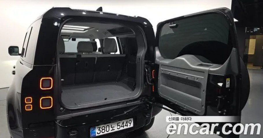 Land Rover Defender 