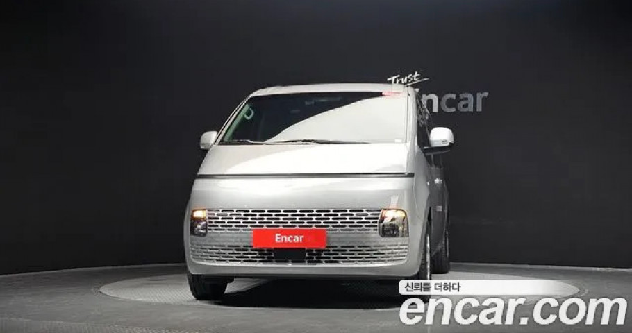 Hyundai Staria 
