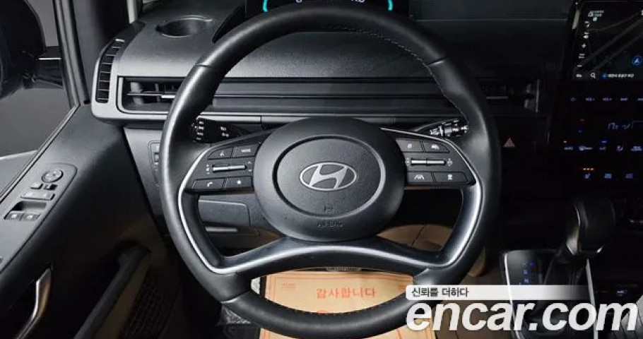 Hyundai Staria 
