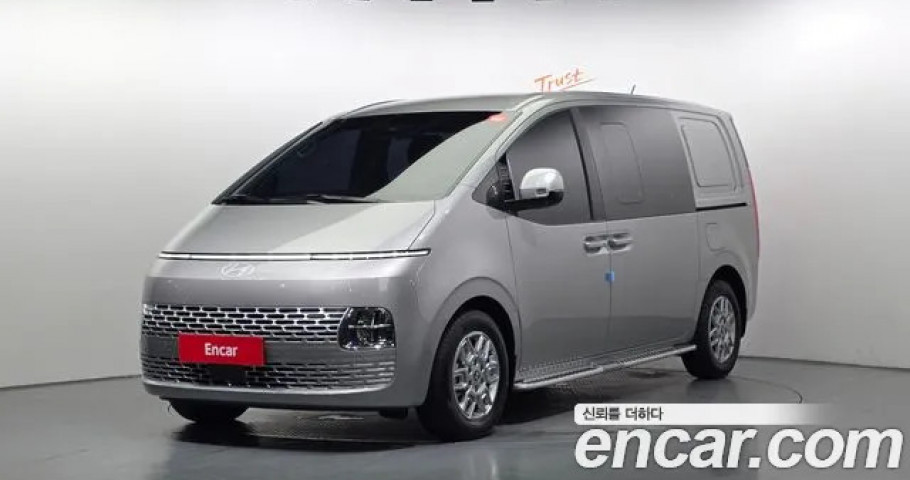 Hyundai Staria 