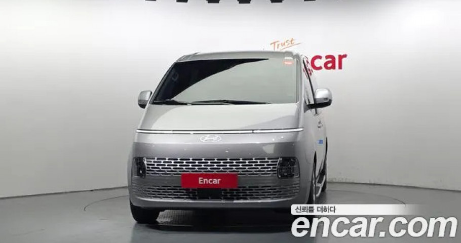 Hyundai Staria 