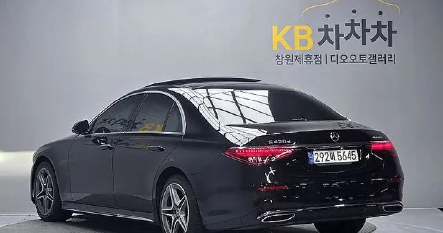 Mercedes-Benz S-Class 