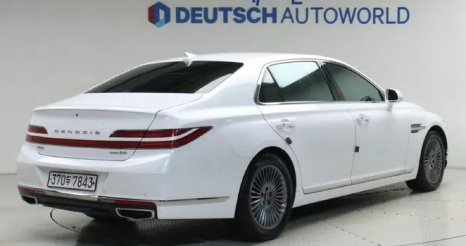 Genesis G90 