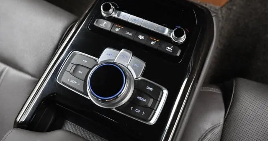 Genesis G90 