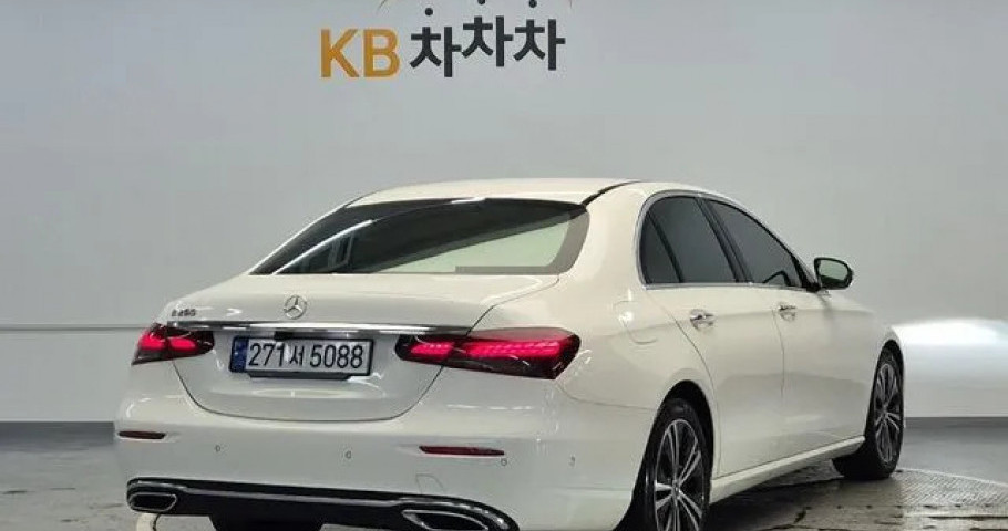 Mercedes-Benz E-Class 