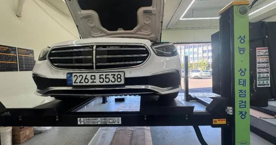 Mercedes-Benz E-Class 
