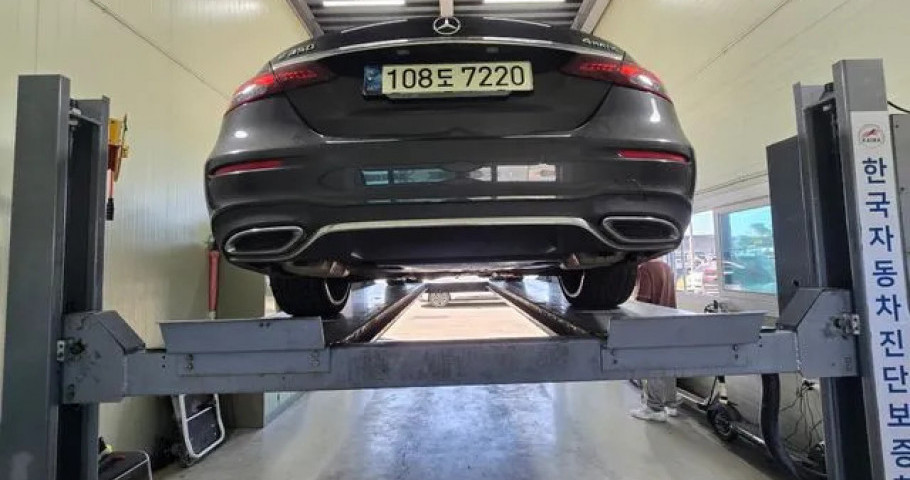 Mercedes-Benz E-Class 