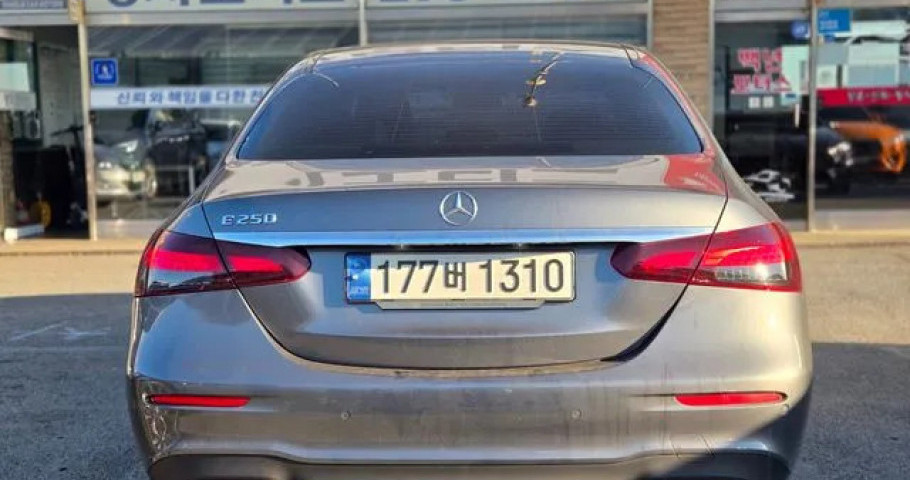 Mercedes-Benz E-Class 