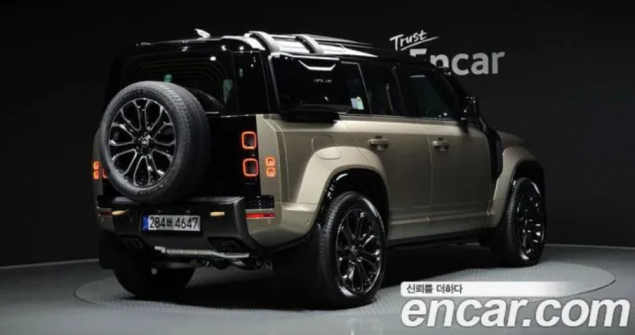 Land Rover Defender 