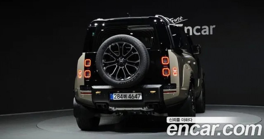 Land Rover Defender 