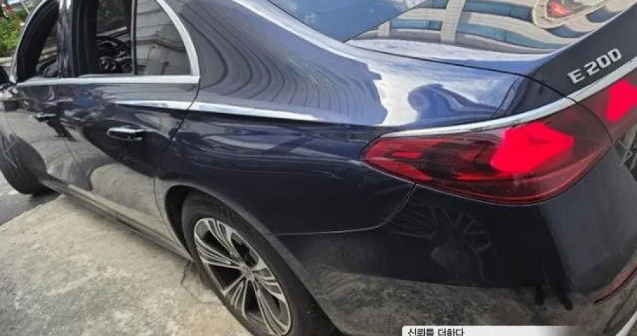Mercedes-Benz E-Class 