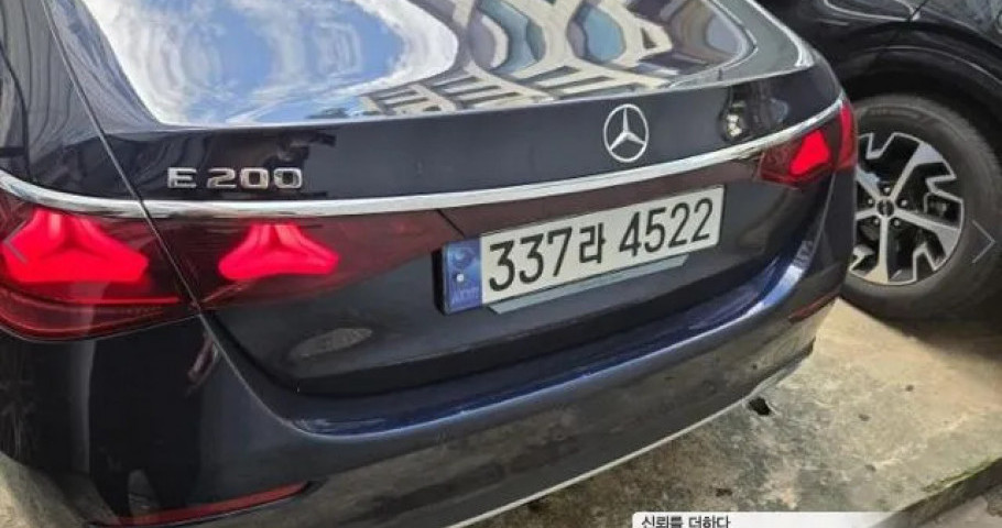 Mercedes-Benz E-Class 