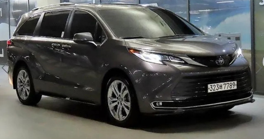 Toyota Sienna 