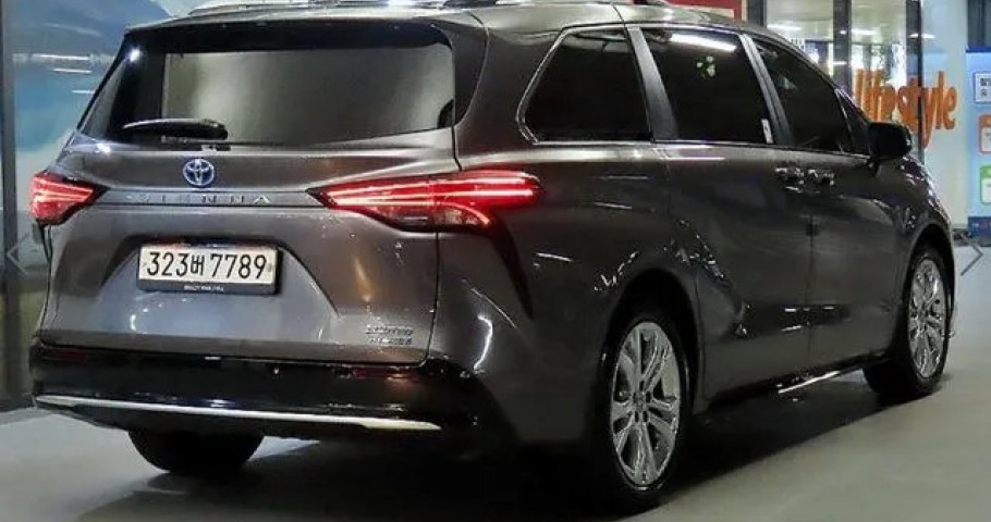 Toyota Sienna 
