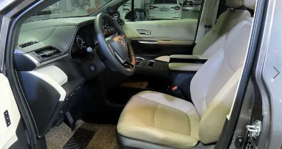 Toyota Sienna 