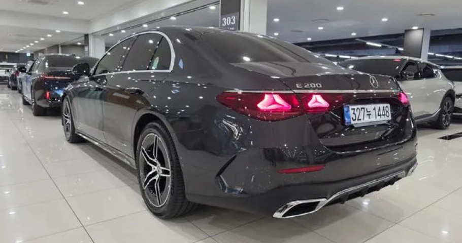 Mercedes-Benz E-Class 