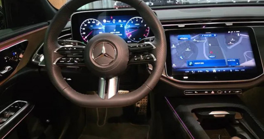 Mercedes-Benz E-Class 