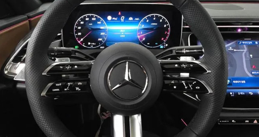 Mercedes-Benz E-Class 