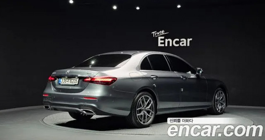 Mercedes-Benz E-Class 