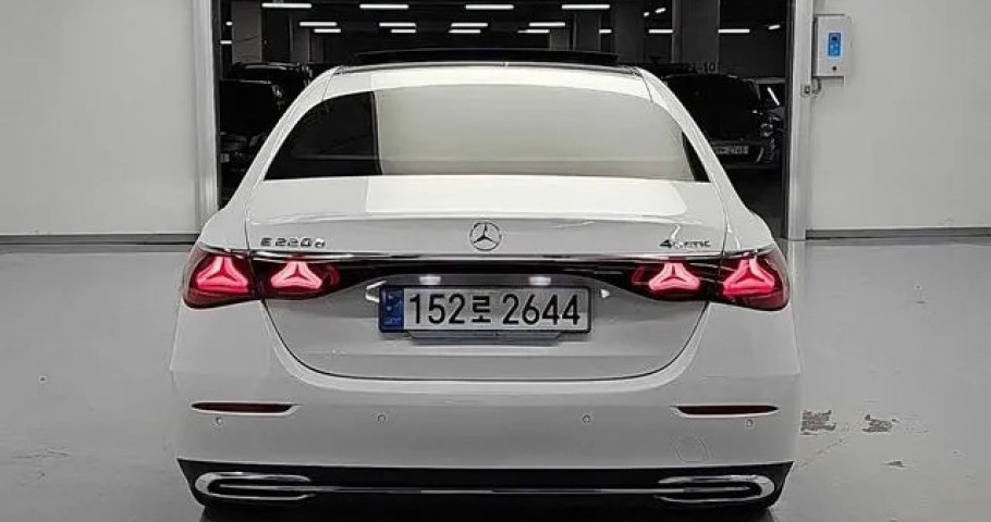 Mercedes-Benz E-Class 