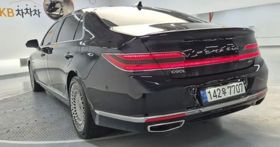 Genesis G90 