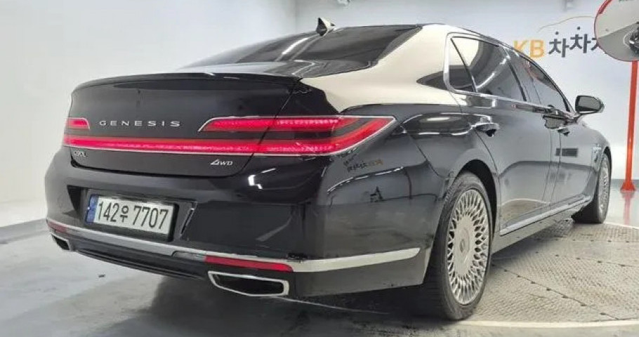 Genesis G90 