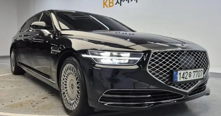 Genesis G90 