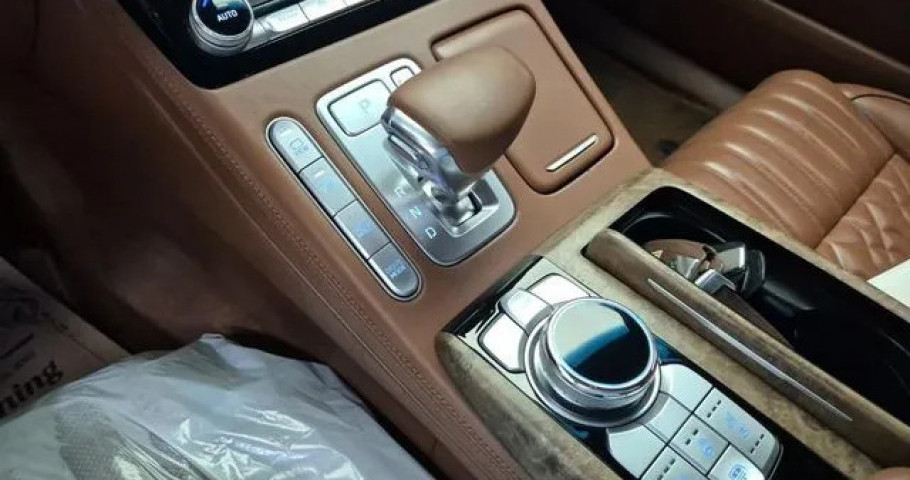 Genesis G90 