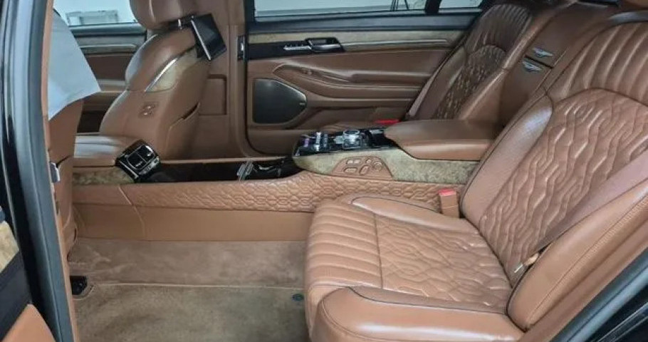 Genesis G90 