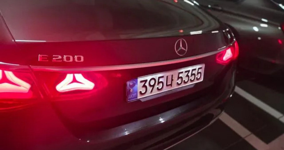 Mercedes-Benz E-Class 