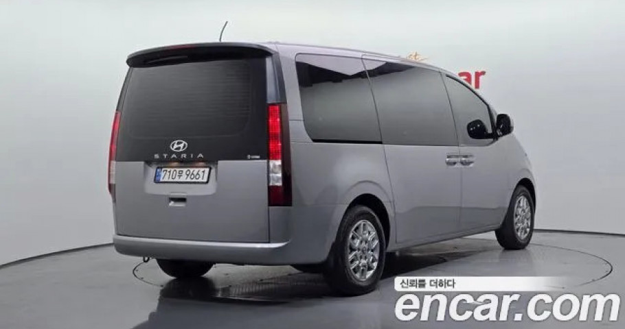 Hyundai Staria 