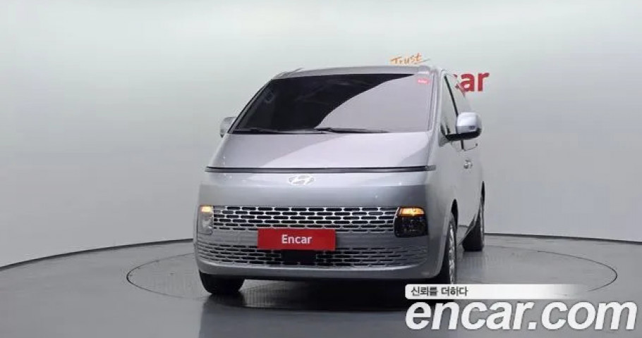 Hyundai Staria 