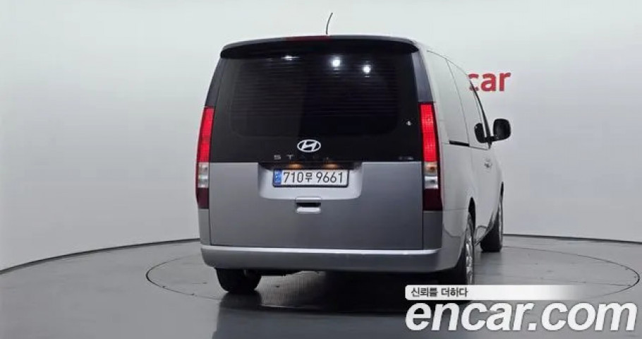 Hyundai Staria 